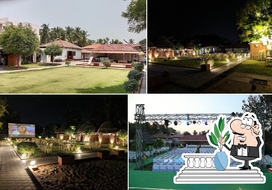 Check out how Marinaa Restaurant looks outside