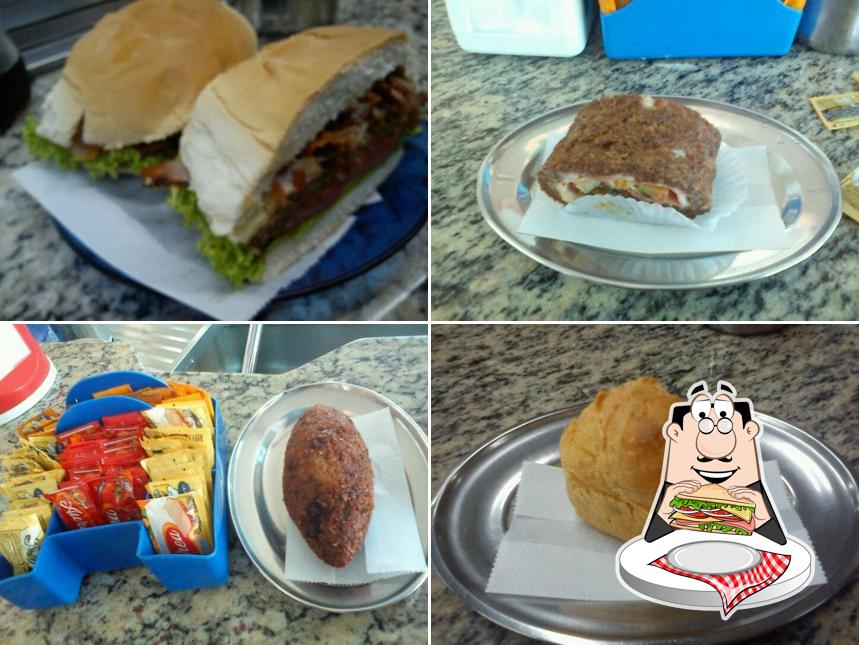 Coma um sanduíche no Padaria De Ville