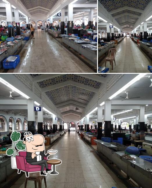 The interior of Margaon fish market