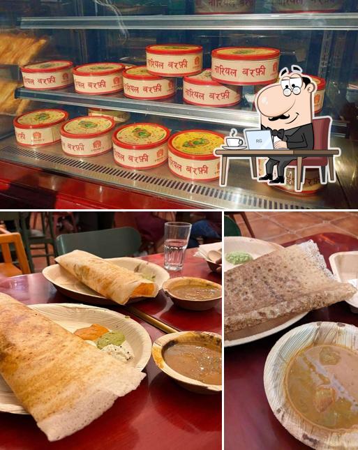 The interior of J U G G E R N A U T, Barakhamba Road