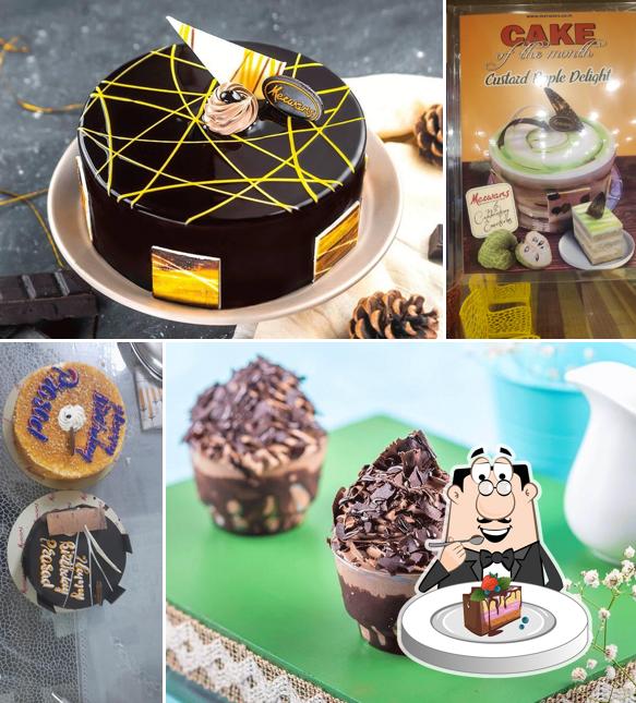 Chocolate cake at Merwans Cake Stop, Salunkhe Vihar