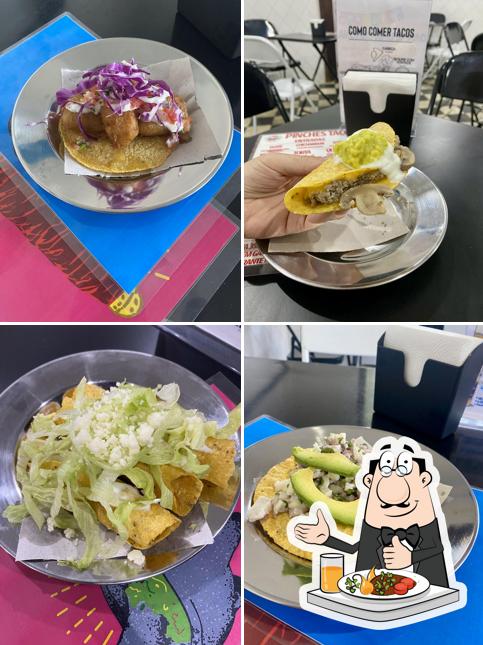 Comida em Pinches Tacos