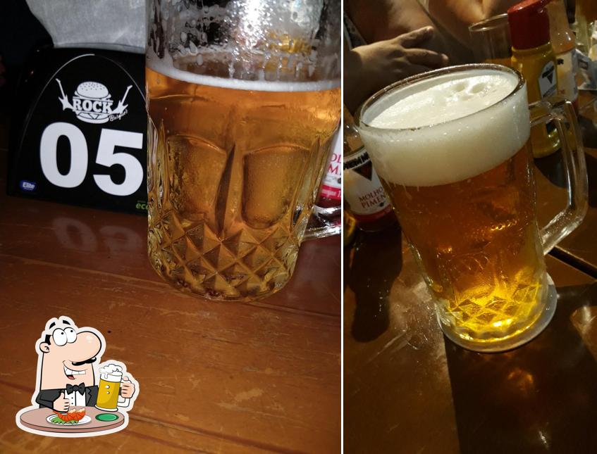 Peça um copo de cerveja leve ou escura