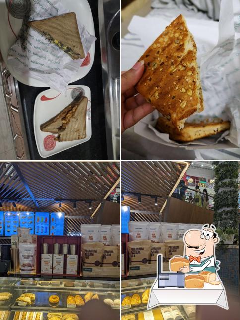 Garlic bread at Chai Point - Gaur City Mall