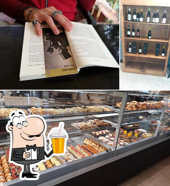 Goditi un drink a Bar pasticceria Vannino