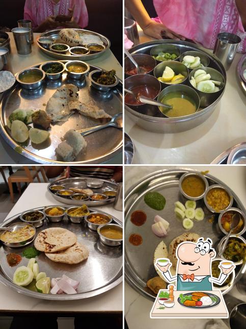 Food at Purohit Thali