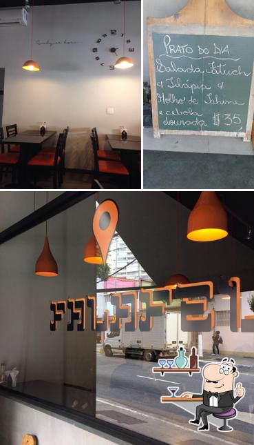 O interior do Falafel