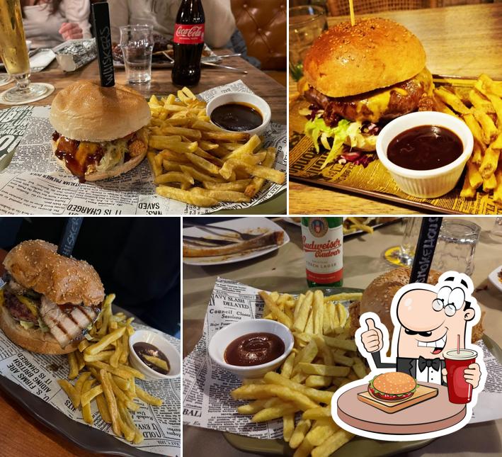 Prenditi un hamburger a Whiskers - Smokehouse