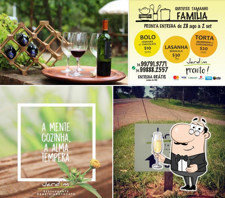 O Jardim Restaurante serve álcool