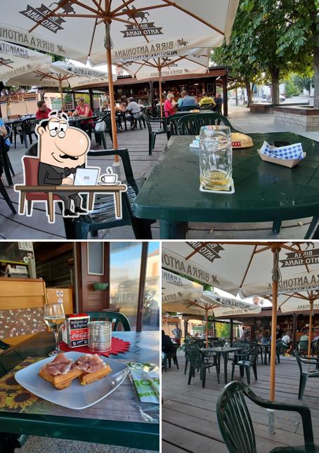 La immagine di interni e cibo da BarrachinaTezchi