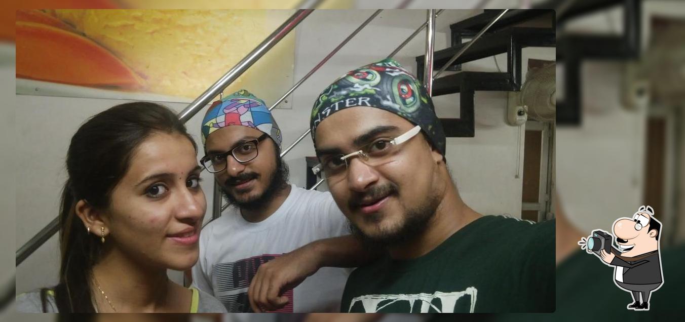 Cafe Chokolade, Mul Road