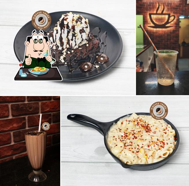 Macaroni and cheese at Coffee There