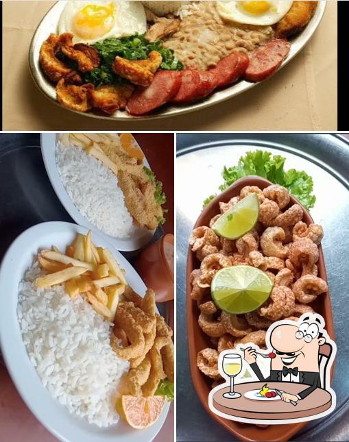 Comida em Restaurante Costela da Trilha