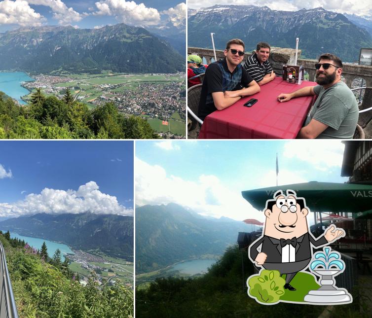 Goditi la vista dall'area esterna di Panorama Restaurant Harder Kulm