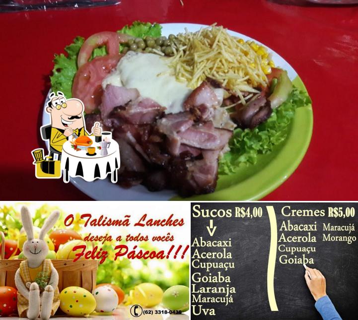 Entre diferentes coisas, comida e quadro-negro podem ser encontrados no Talismã Lanches