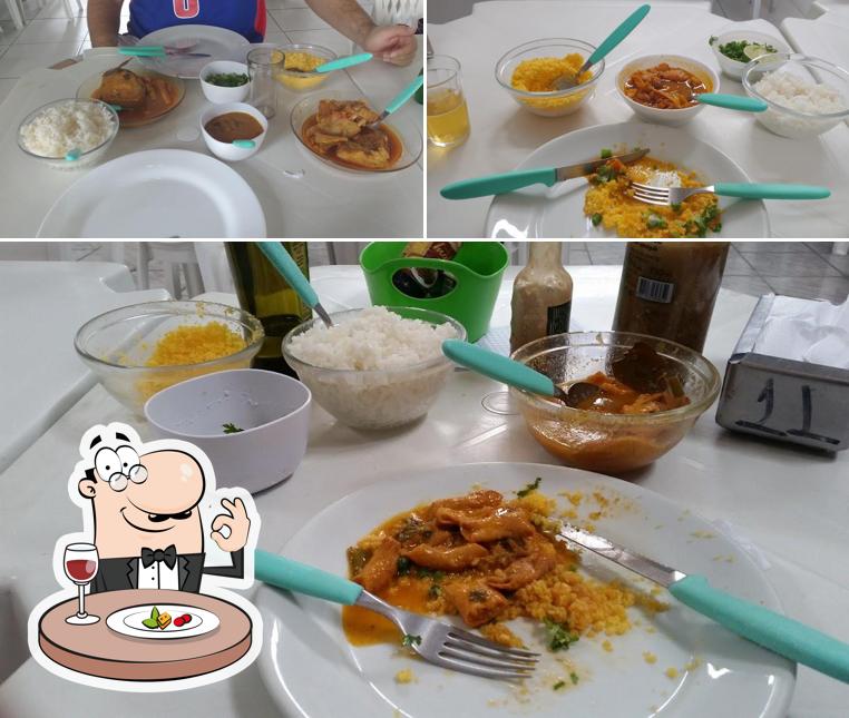 Comida em Restaurante Tia Santa