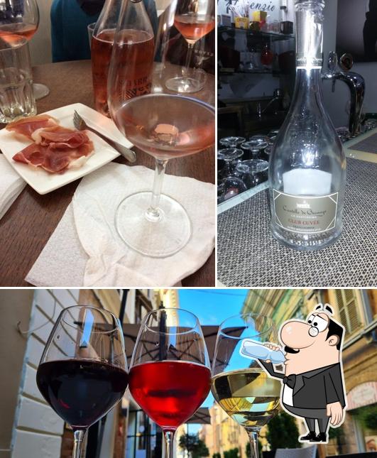 Goditi un drink dal menu