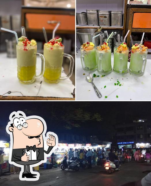 Here's a pic of Khau Galli Or Choupati