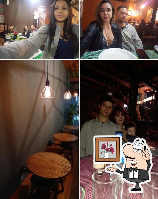 O interior do Pizzaria Canadá