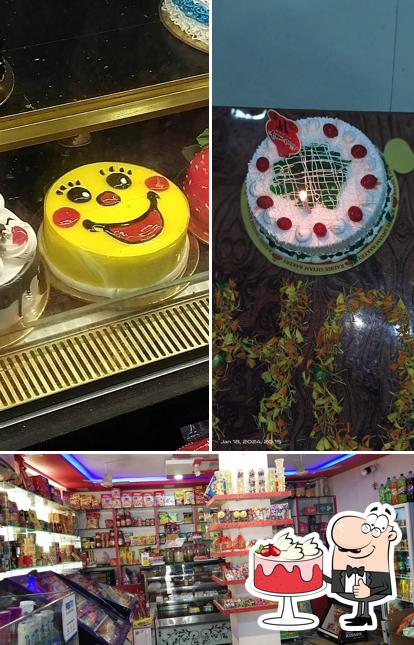 Red velvet cake at Radhe Shyam Bakery