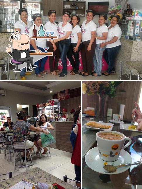 O interior do Delícia Café