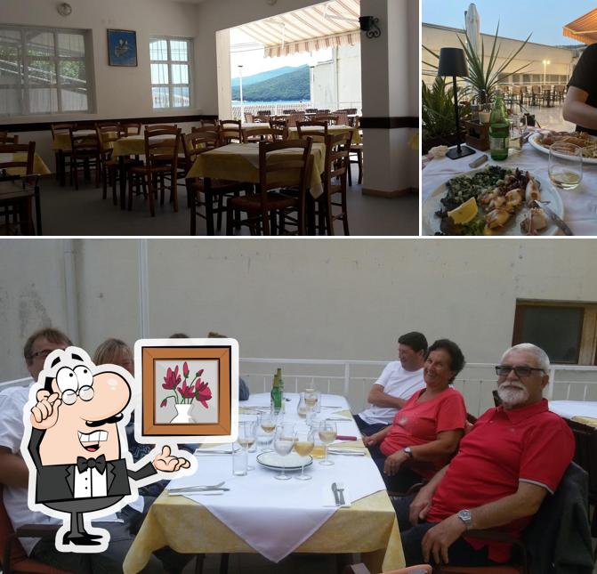 Siediti a un tavolo di Restaurant & Apartments Galeb