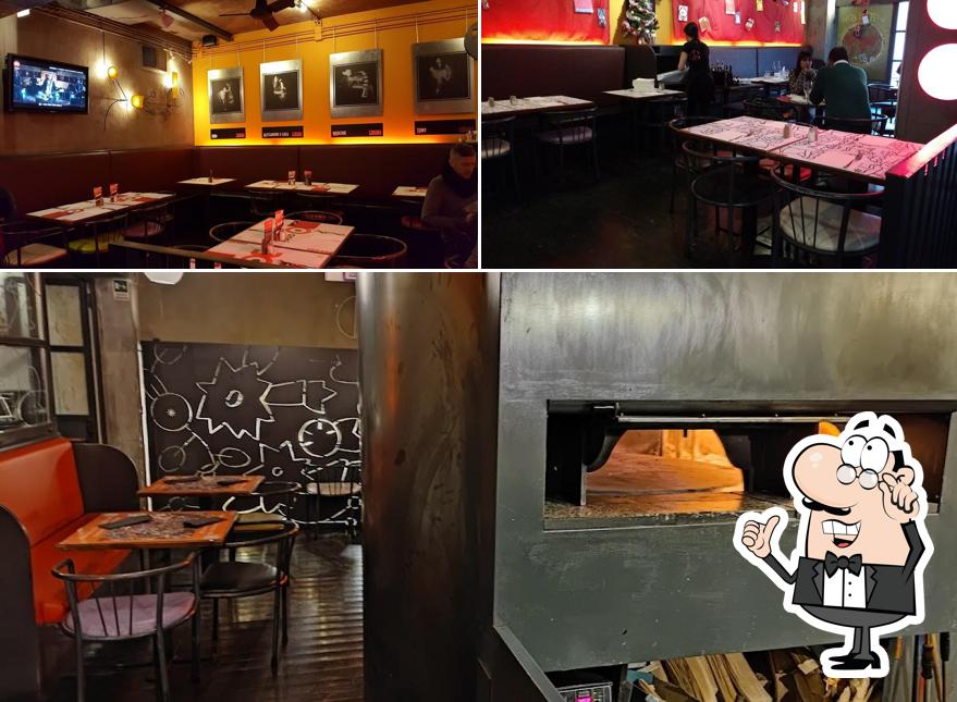 Siediti a un tavolo di PIZZERIA PIOLA