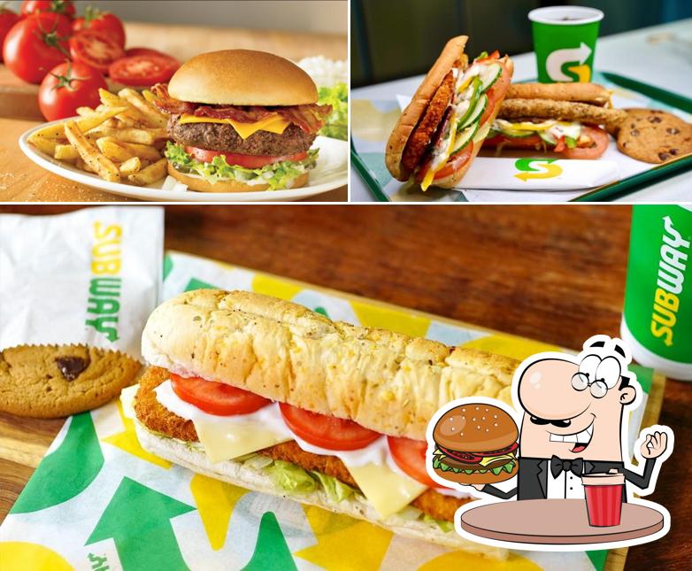 Experimente um hambúrguer no Subway