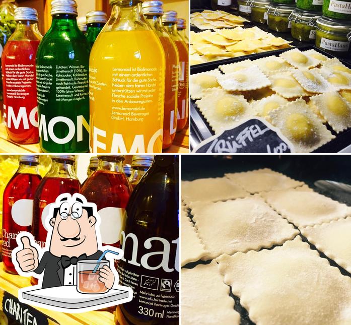 Guarda la immagine che presenta la bevanda e cibo di PestoBar