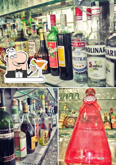 Goditi un drink dal menu