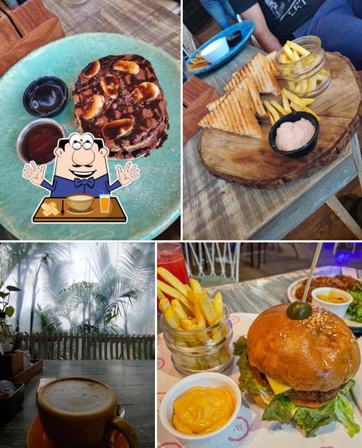 Clam chowder at Mimi's Kitchen & Bar