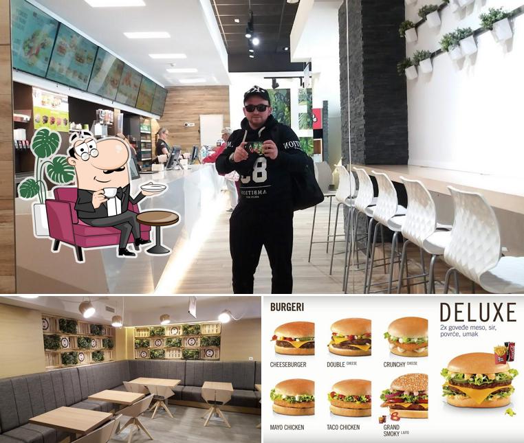 Dai un’occhiata alla foto che mostra la interni e cittadini di 5BigFive