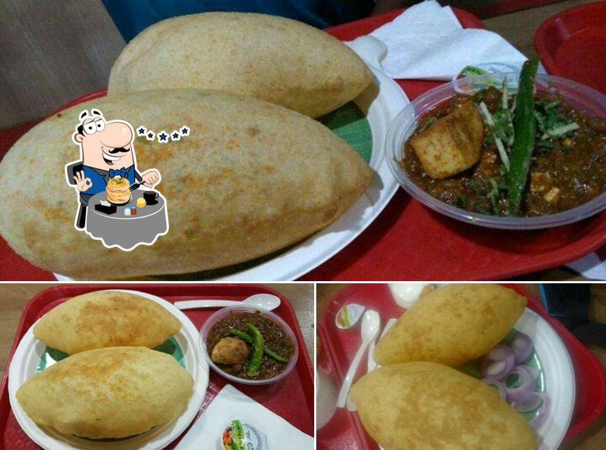 Food at Mitra Da Dhaba & Caterers