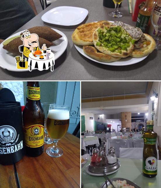 Comida em Cozinha Árabe Ítalo Libanês - Esfiharia - Esfihas em Jaú