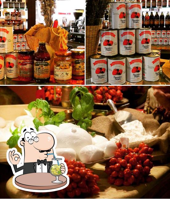 Guarda la immagine che presenta la bevanda e cibo di Pizzeria BARBATO