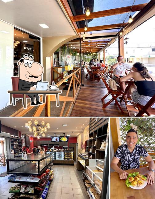 Sente em uma das mesas no Panix Panificadora