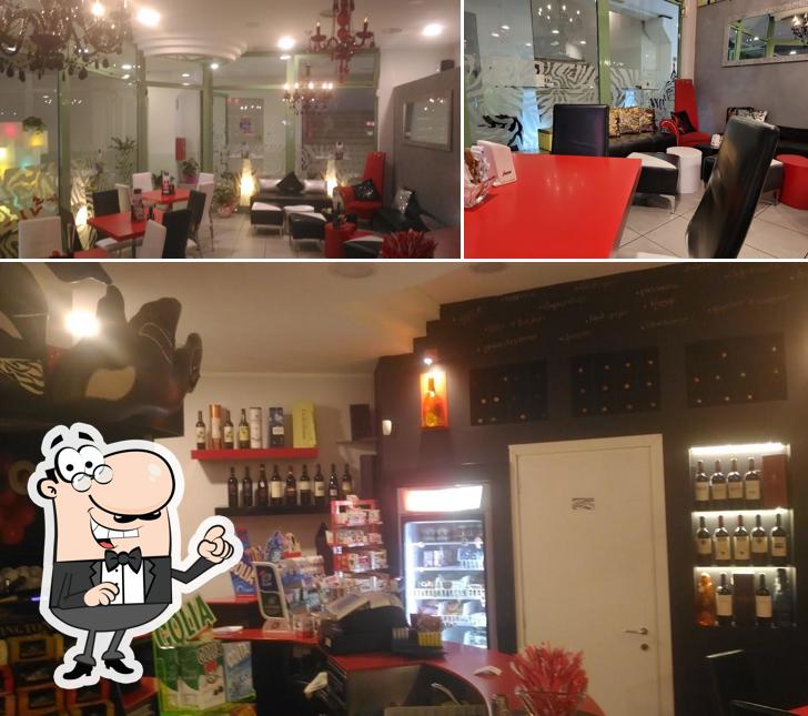 Dai un'occhiata agli interni di Ri_Chi Caffe