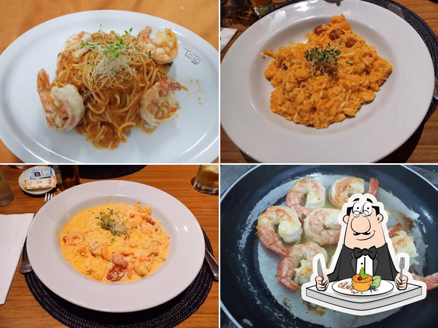 Almofada tailandesa e camarão e grãos em Teté Bistrô