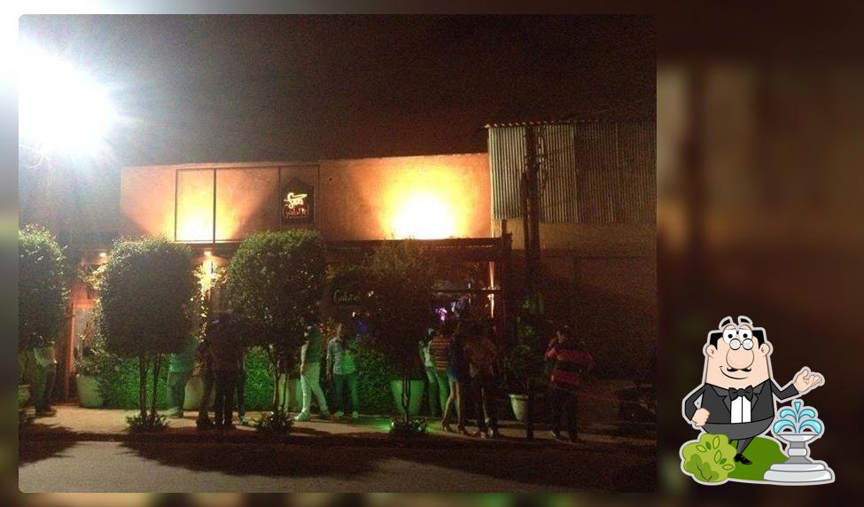 Você pode espairecer no na área externa do Restaurante San Gabriel