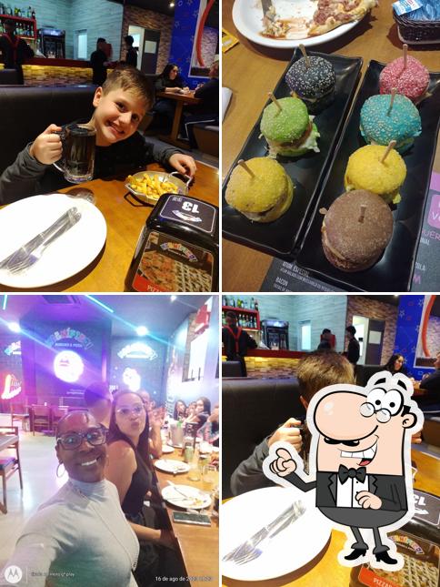 O interior do Magnifico Burguer e Pizza