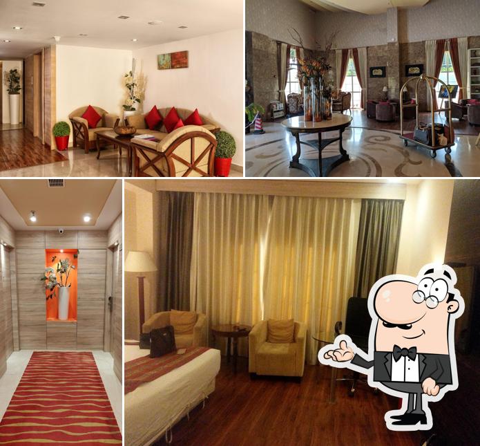 Nidhivan Sarovar Portico