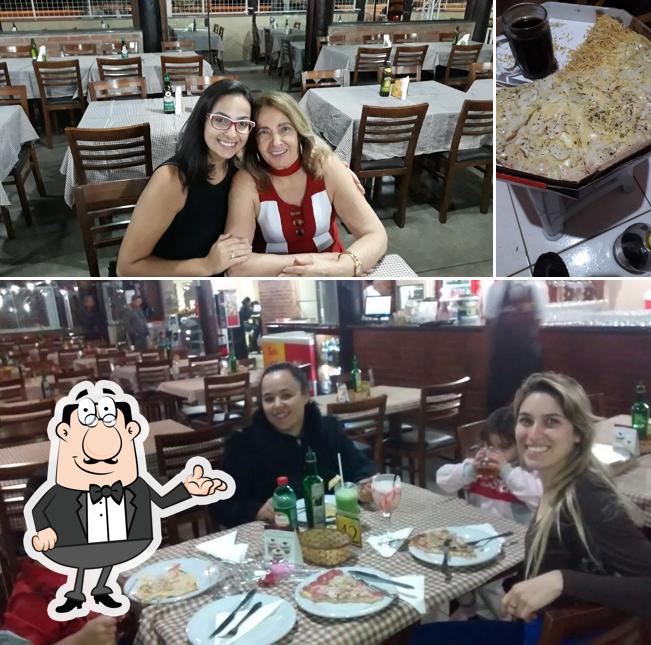 Dê uma olhada a imagem apresentando interior e comida a Terraço Pizzaria