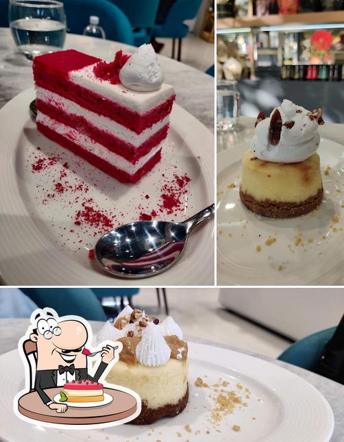 SMOOR Lounge - Jayanagar serves a number of desserts