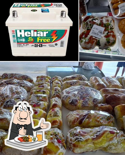 A foto do Padaria & Confeitaria Princesinhas de Itaipu’s comida e interior