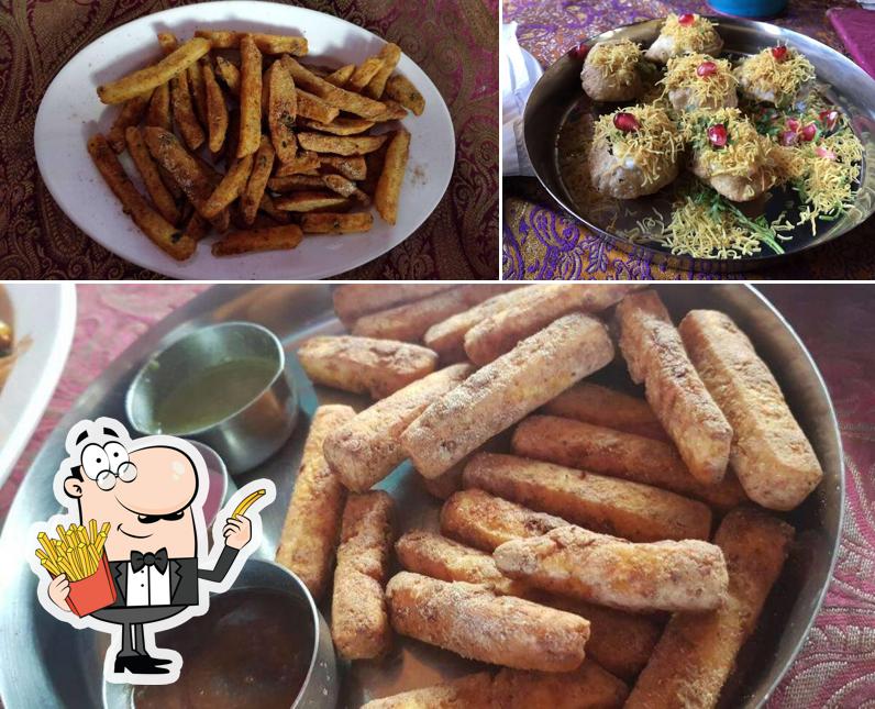 Order French fries at Pink Chilli