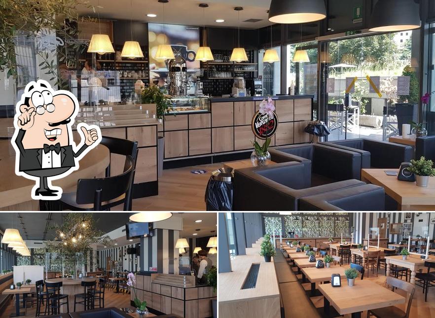 Siediti a un tavolo di Caffè Lib