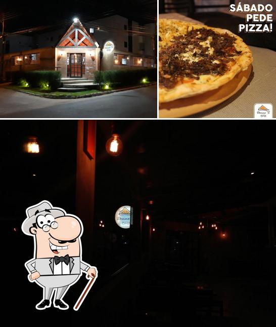 A exterior e pizza do restaurante