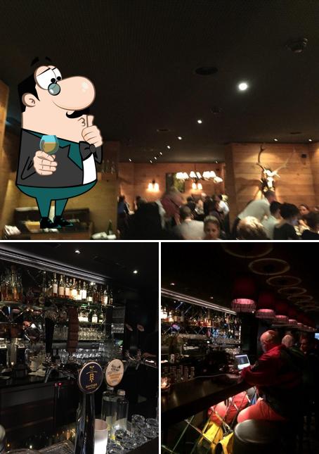 La bancone da bar e interni del ristorante