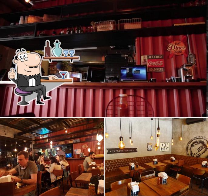 O interior do Páprica Burger