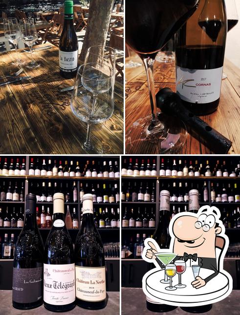 Le 17 Place aux Vins Avignon • Bar à vin / Caviste